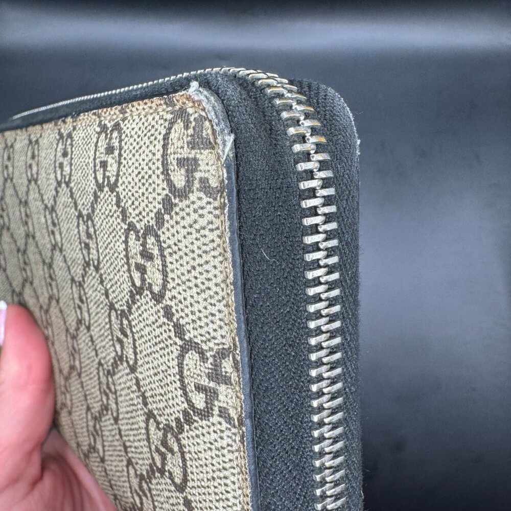 Gucci GG Supreme Tiger Zippy Wallet - Picture 3 of 10